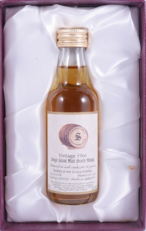 Isle of Jura 1966 30 Years Oak Cassk No. 1868/69 Signatory Vintage Miniatur Island Single Malt Scotch Whisky 52,6%