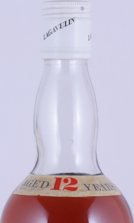 Lagavulin 12 Years Specially Selected White Horse Distillers LTD. White Screw Cap Pure Islay Malt Scotch Whisky 43.0%