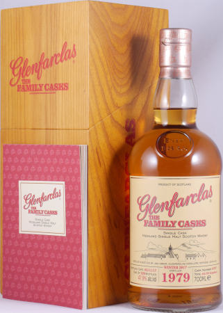 Glenfarclas 1979 38 Years Family Casks Winter 2017 4th Fill Hogshead Cask No. 8797 Highland Single Malt Scotch Whisky 47,9%