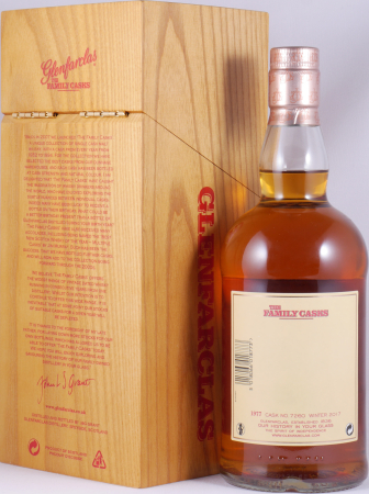 Glenfarclas 1977 39 Years Family Casks Winter 2017 4th Fill Hogshead No. 7260 Highland Single Malt Scotch Whisky 45,3%