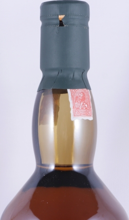 Lagavulin 1977 25 Years Limited Special Release 2002 Islay Single Islay Malt Scotch Whisky Cask Strength 57.2%