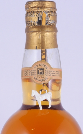 White Horse Blended Scotch Whisky with Tin Cap 43.0% old bottling from the 60s
