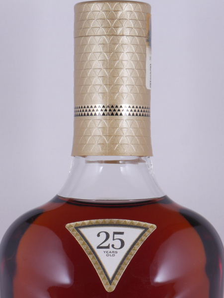 Macallan 25 Years Sherry Oak Annual 2022 Release Highland Single Malt Scotch Whisky 43.0%