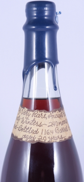 Very Olde St. Nick 20 Years Very Rare Ancient Reserve Cask Lot A16 Blue Wax Sealed Kentucky Straight Bourbon Whiskey 58,2%